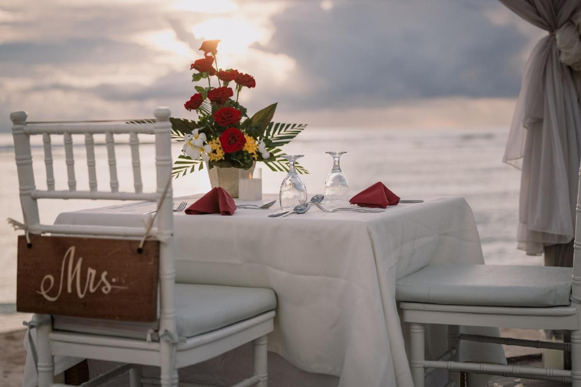 Hotel Ombak Sunset Gili Trawangan Exterior foto