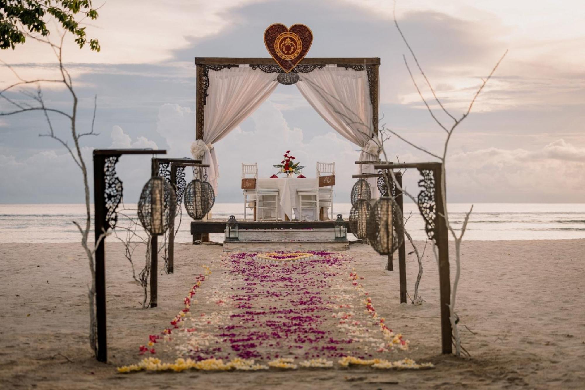 Hotel Ombak Sunset Gili Trawangan Exterior foto