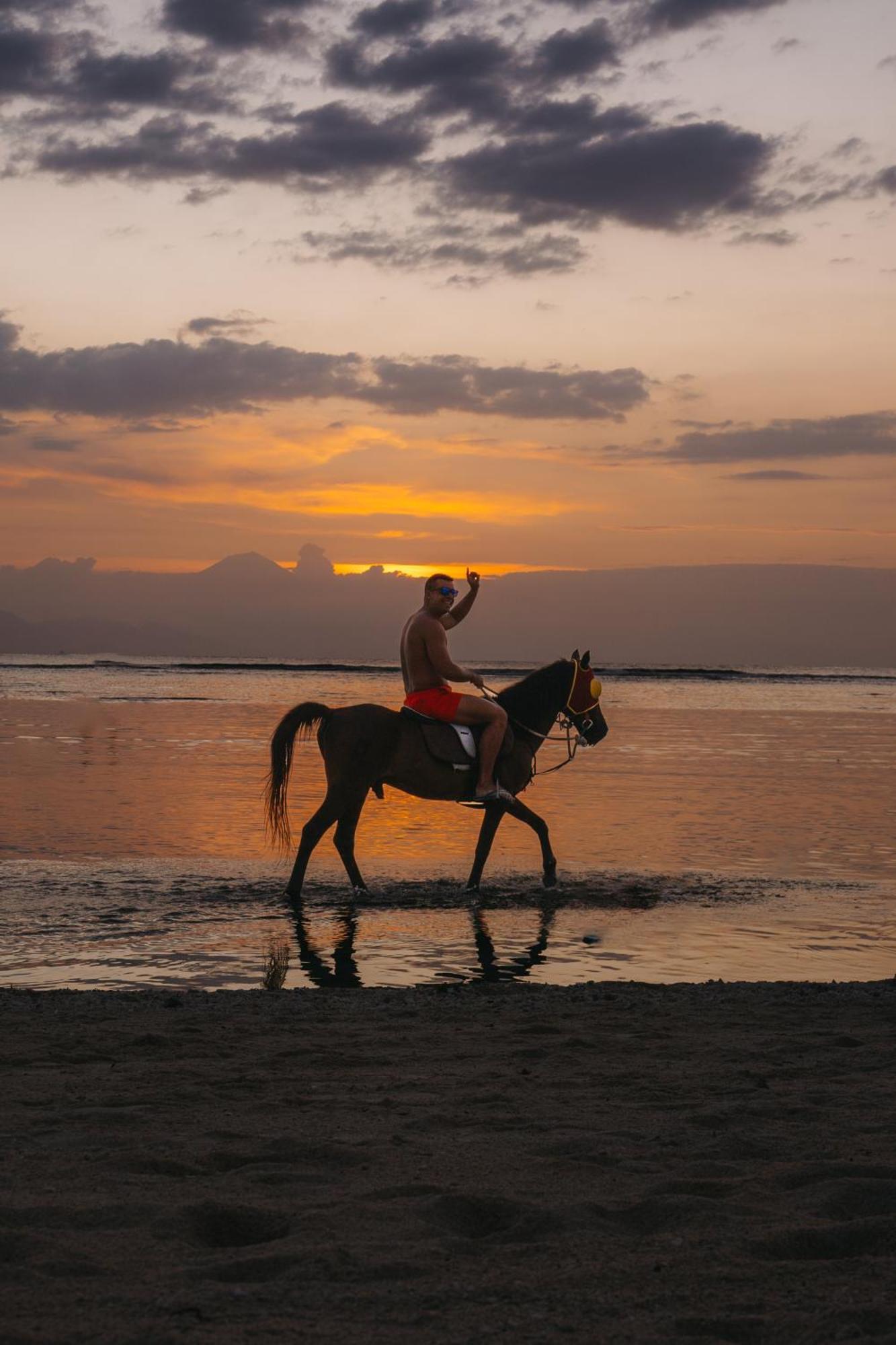 Hotel Ombak Sunset Gili Trawangan Exterior foto